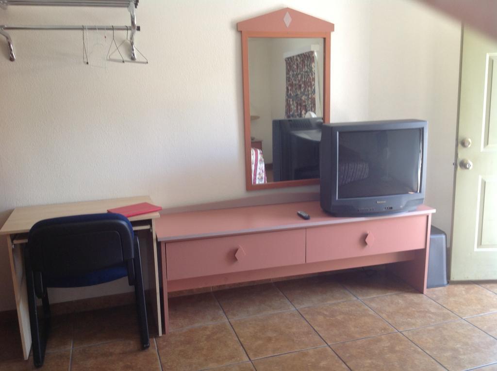 Redwood Motel Чандлър Стая снимка