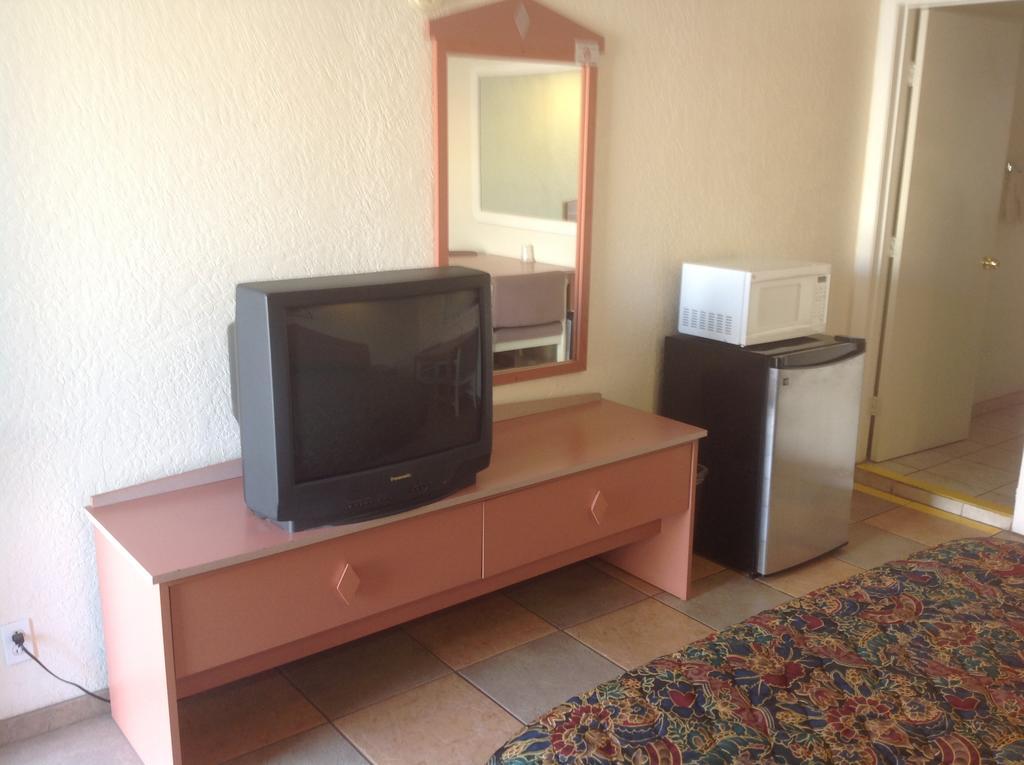 Redwood Motel Чандлър Стая снимка
